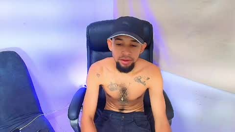 Snapshot of enyel_100 chatting on May 9, 8:58 pm enyel_100 online show from May 9, 8:58 pm