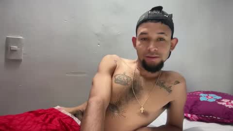 Snapshot of enyel_100 chatting on May 15, 3:57 am enyel_100 online show from May 15, 3:57 am