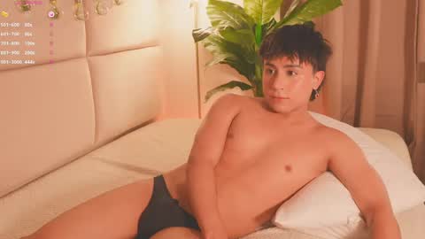 Snapshot of enyollbloss chatting on May 24, 7:19 pm Call me Sweet online show from May 24, 7:19 pm