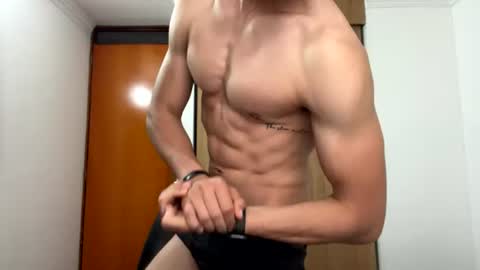 Snapshot of enzo_savage chatting on June 22, 11:40 am enzo_savage online show from June 22, 11:40 am