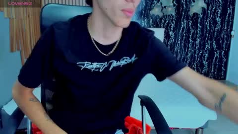 Snapshot of enzoo_smith chatting on July 21, 6:43 pm enzoo_smith online show from July 21, 6:43 pm