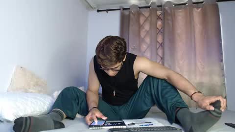 Snapshot of eren_lee chatting on May 22, 4:01 pm Eren Lee online show from May 22, 4:01 pm