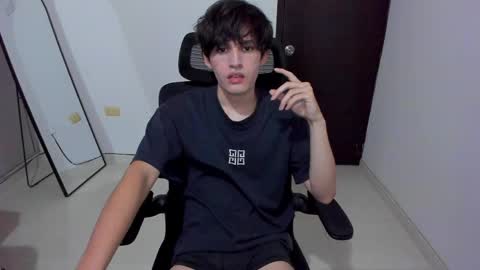 Snapshot of eren_tatakae chatting on May 15, 3:35 am eren_tatakae online show from May 15, 3:35 am