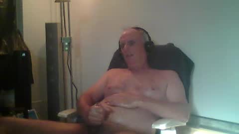 Snapshot of eric204 chatting on July 10, 6:07 am Eric online show from July 10, 6:07 am