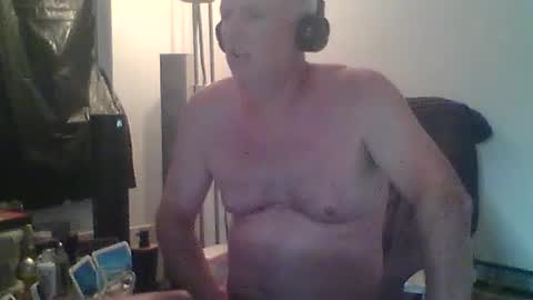 Snapshot of eric204 chatting on July 23, 6:33 am Eric online show from July 23, 6:33 am