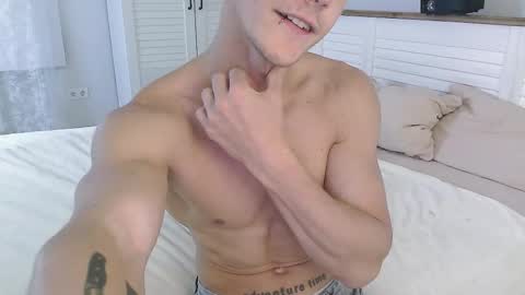 Snapshot of eric_crush chatting on September 25, 7:23 am Eric Crush online show from September 25, 7:23 am