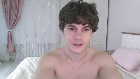 Snapshot of eric_crush chatting on April 22, 3:53 am Eric Crush online show from April 22, 3:53 am