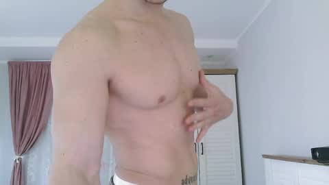 Snapshot of eric_crush chatting on April 27, 3:48 am Eric Crush online show from April 27, 3:48 am
