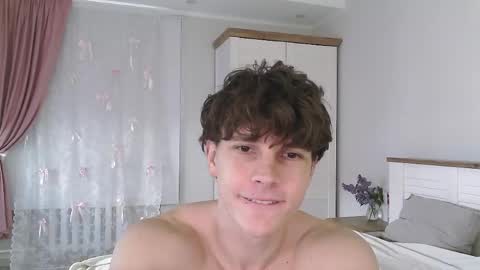 Snapshot of eric_crush chatting on May 11, 4:07 am Eric Crush online show from May 11, 4:07 am
