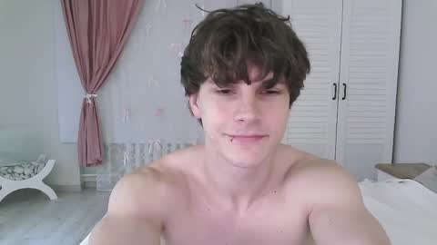 Snapshot of eric_crush chatting on May 12, 4:20 am Eric Crush online show from May 12, 4:20 am