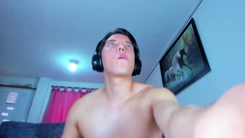 eric_twink18 online show from December 7, 4:47 pm