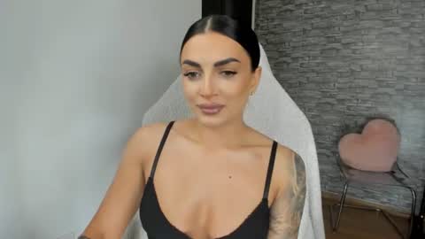 Snapshot of erica_xoo chatting on June 22, 7:00 pm Riaaa online show from June 22, 7:00 pm