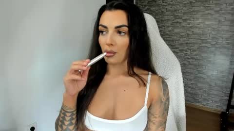 Snapshot of erica_xoo chatting on July 1, 10:17 am Riaaa online show from July 1, 10:17 am