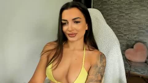 Snapshot of erica_xoo chatting on July 18, 5:22 am Riaaa online show from July 18, 5:22 am