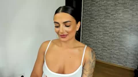 Snapshot of erica_xoo chatting on July 24, 3:43 pm Riaaa online show from July 24, 3:43 pm