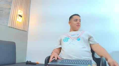 Erick online show from February 2, 7:45 pm