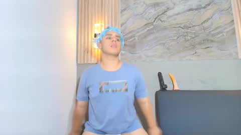 Erick online show from February 12, 8:48 pm