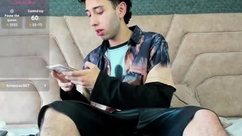 Snapshot of erickblaze_wm chatting on April 28, 12:53 am Erick online show from April 28, 12:53 am