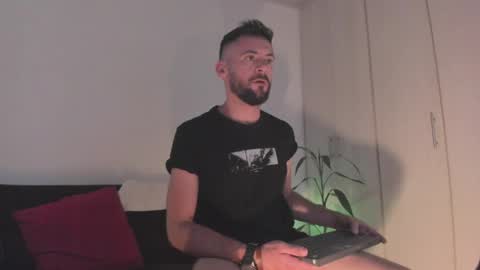Snapshot of erickpritz_xh chatting on April 5, 6:49 pm erickpritz_xh online show from April 5, 6:49 pm