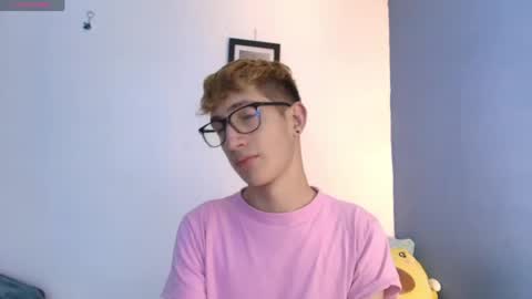 Snapshot of erik_golden_ chatting on April 29, 7:53 pm I am Erik online show from April 29, 7:53 pm