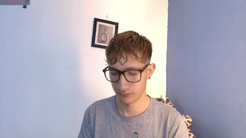 Snapshot of erik_golden_ chatting on May 2, 8:25 pm I am Erik online show from May 2, 8:25 pm