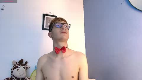 Snapshot of erik_golden_ chatting on May 9, 8:25 pm I am Erik online show from May 9, 8:25 pm