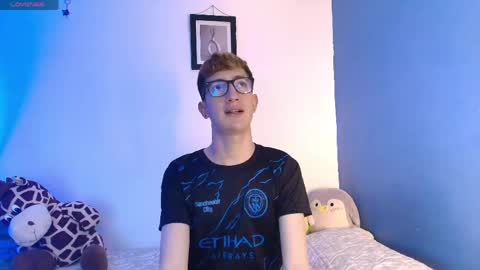 Snapshot of erik_golden_ chatting on May 25, 9:21 pm I am Erik online show from May 25, 9:21 pm