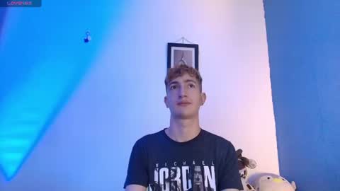 Snapshot of erik_golden_ chatting on June 13, 9:24 pm I am Erik online show from June 13, 9:24 pm
