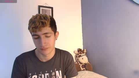 Snapshot of erik_golden_ chatting on July 13, 8:22 pm I am Erik online show from July 13, 8:22 pm