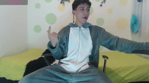 Snapshot of erik_lion chatting on January 18, 7:04 pm Jhon online show from January 18, 7:04 pm