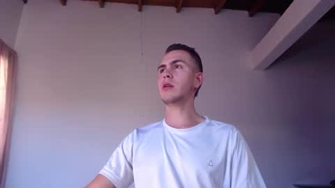 Snapshot of erik_rodriguez chatting on January 15, 9:41 pm Erik rodriguez online show from January 15, 9:41 pm