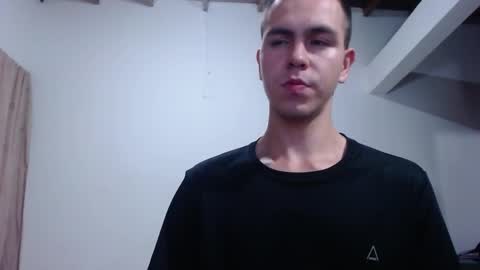 Snapshot of erik_rodriguez chatting on February 11, 12:59 am Erik rodriguez online show from February 11, 12:59 am