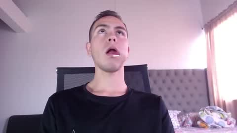 Snapshot of erik_rodriguez chatting on February 15, 7:43 pm Erik rodriguez online show from February 15, 7:43 pm