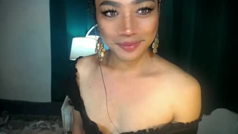 Snapshot of erika_madrigal chatting on October 13, 9:04 pm erika_madrigal online show from October 13, 9:04 pm