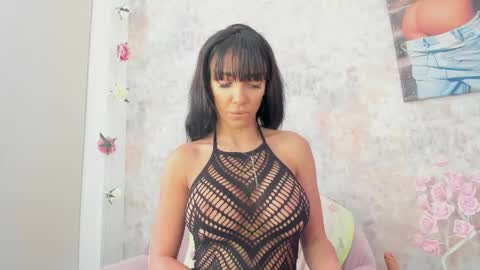 Snapshot of erikabeee1 chatting on April 24, 5:32 am Erikabeee online show from April 24, 5:32 am