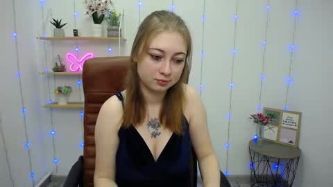 Snapshot of erikafanks chatting on January 21, 6:54 am erikafanks online show from January 21, 6:54 am