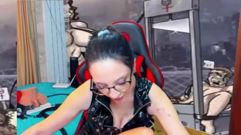 erikalorren online show from January 26, 12:37 am