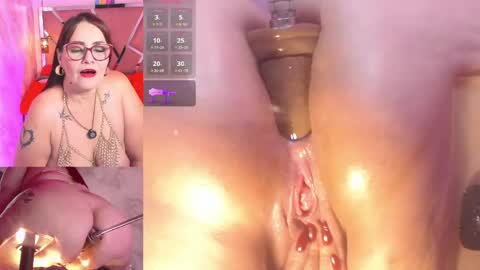 Snapshot of erikamontiel__ chatting on May 19, 8:48 pm Erika online show from May 19, 8:48 pm