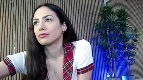 erikarossee online show from February 6, 7:02 am