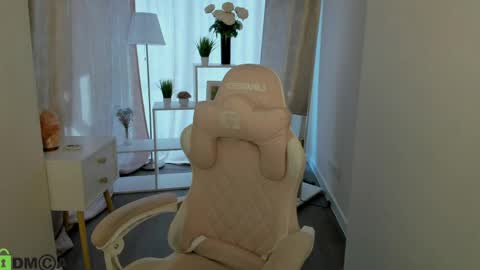 Erin online show from April 23, 9:19 am