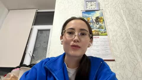 Snapshot of erinnthurmond chatting on June 2, 9:39 pm Luna online show from June 2, 9:39 pm