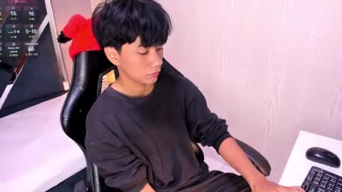 Snapshot of eriol__ chatting on April 28, 11:48 am Eriol online show from April 28, 11:48 am