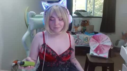Snapshot of eris_the_doll chatting on October 5, 11:57 pm ErisTheDoll online show from October 5, 11:57 pm