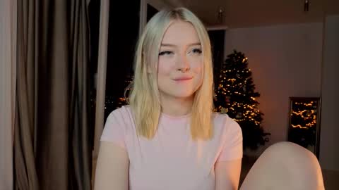 Snapshot of erlenbayer chatting on February 27, 7:47 pm Chanel online show from February 27, 7:47 pm