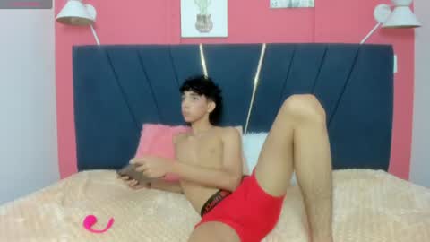 Snapshot of ero_boy40 chatting on June 20, 4:59 am ero_boy40 online show from June 20, 4:59 am