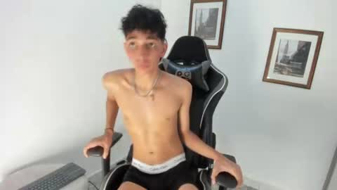 Snapshot of ero_boy40 chatting on July 1, 2:35 am ero_boy40 online show from July 1, 2:35 am