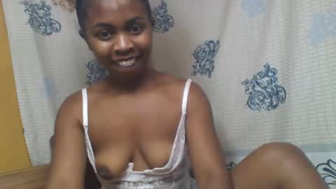 Snapshot of erolinee chatting on October 28, 5:55 am erolinee online show from October 28, 5:55 am