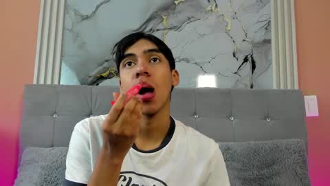 Snapshot of eros_lux1 chatting on April 24, 12:18 pm Eros Lux1 online show from April 24, 12:18 pm