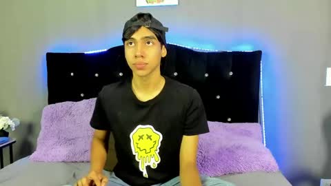 Snapshot of eros_lux1 chatting on May 6, 12:32 pm Eros Lux1 online show from May 6, 12:32 pm