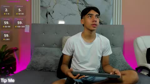 Snapshot of eros_lux1 chatting on May 15, 1:07 pm Eros Lux1 online show from May 15, 1:07 pm